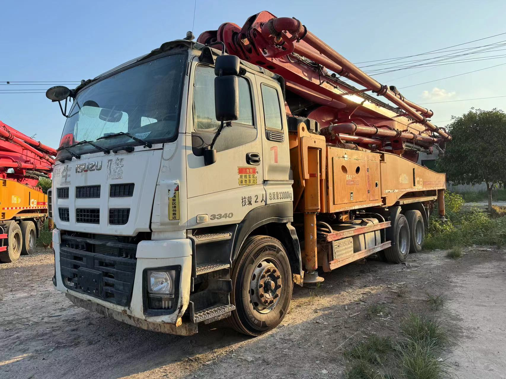 2015 sany boom pump 47m isuzu şassisində yük maşınına quraşdırılmış beton pompalı avtomobil