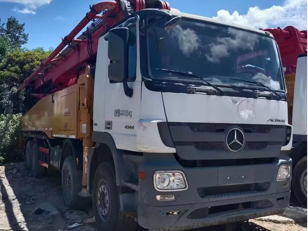 benz şassisində yüksək keyfiyyətli 2018 sany bom pompası 56m yük maşınına quraşdırılmış beton pompalı avtomobil