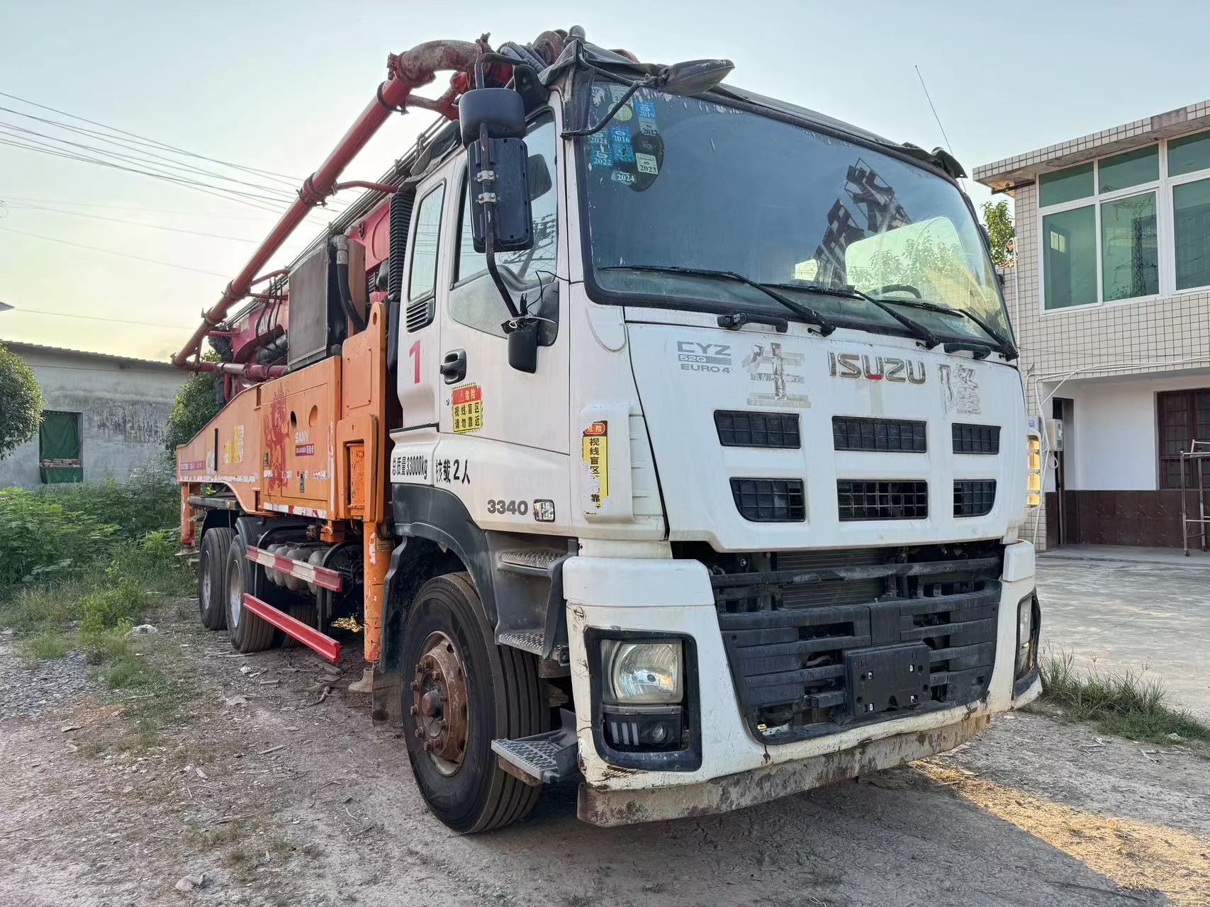 2015 sany boom pump 47m isuzu şassisində yük maşınına quraşdırılmış beton pompalı avtomobil