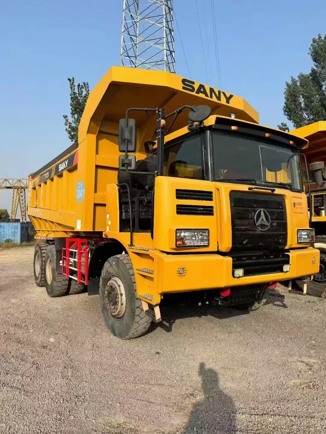 sany skt90s 6x4 60 ton yük daşıyan yolsuzluq yük maşını geniş gövdəli mədənçıxarma maşını