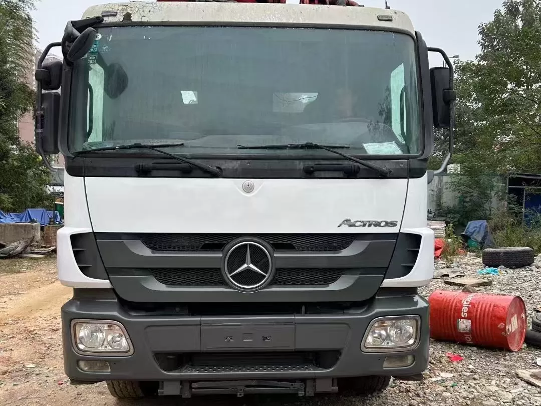 benz şassisində yüksək keyfiyyətli 2018 sany bom pompası 56m yük maşınına quraşdırılmış beton pompalı avtomobil