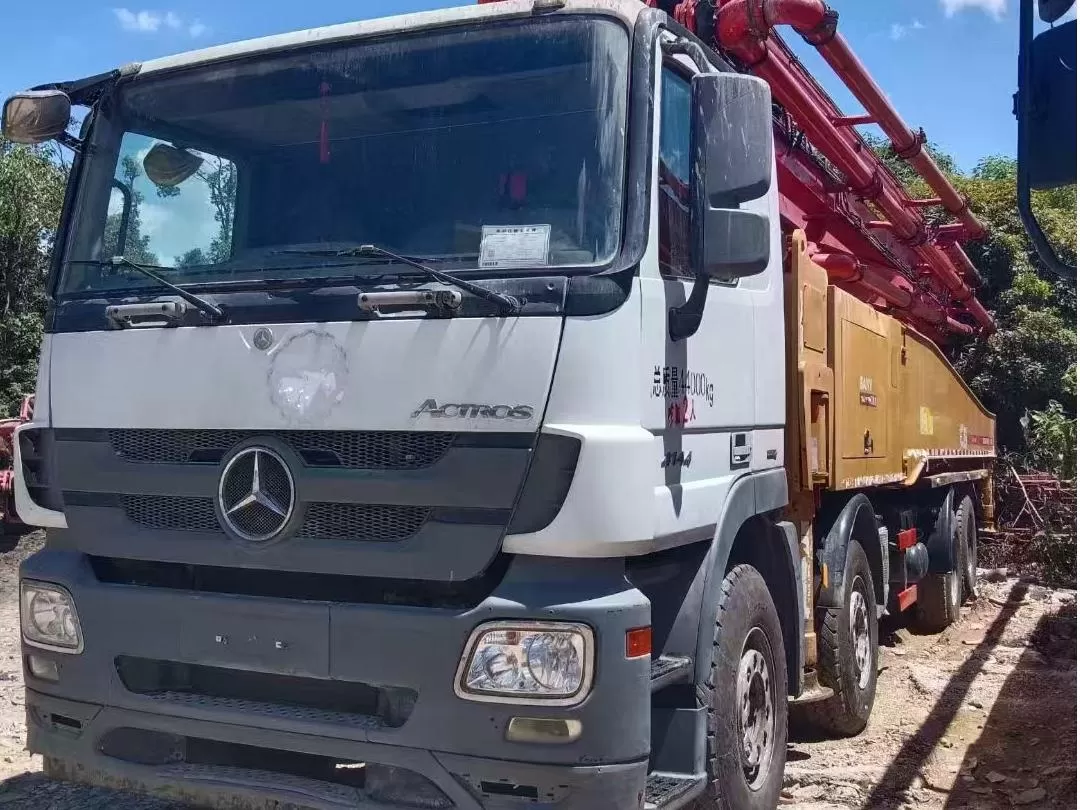 benz şassisində yüksək keyfiyyətli 2018 sany bom pompası 56m yük maşınına quraşdırılmış beton pompalı avtomobil